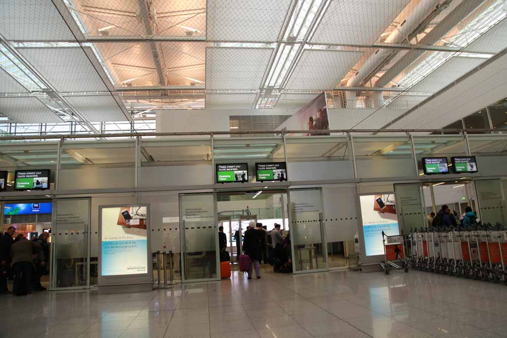 ミュンヘン国際空港の税関で一眼レフカメラは無事に通過できるか 嫁と旅行ブログ